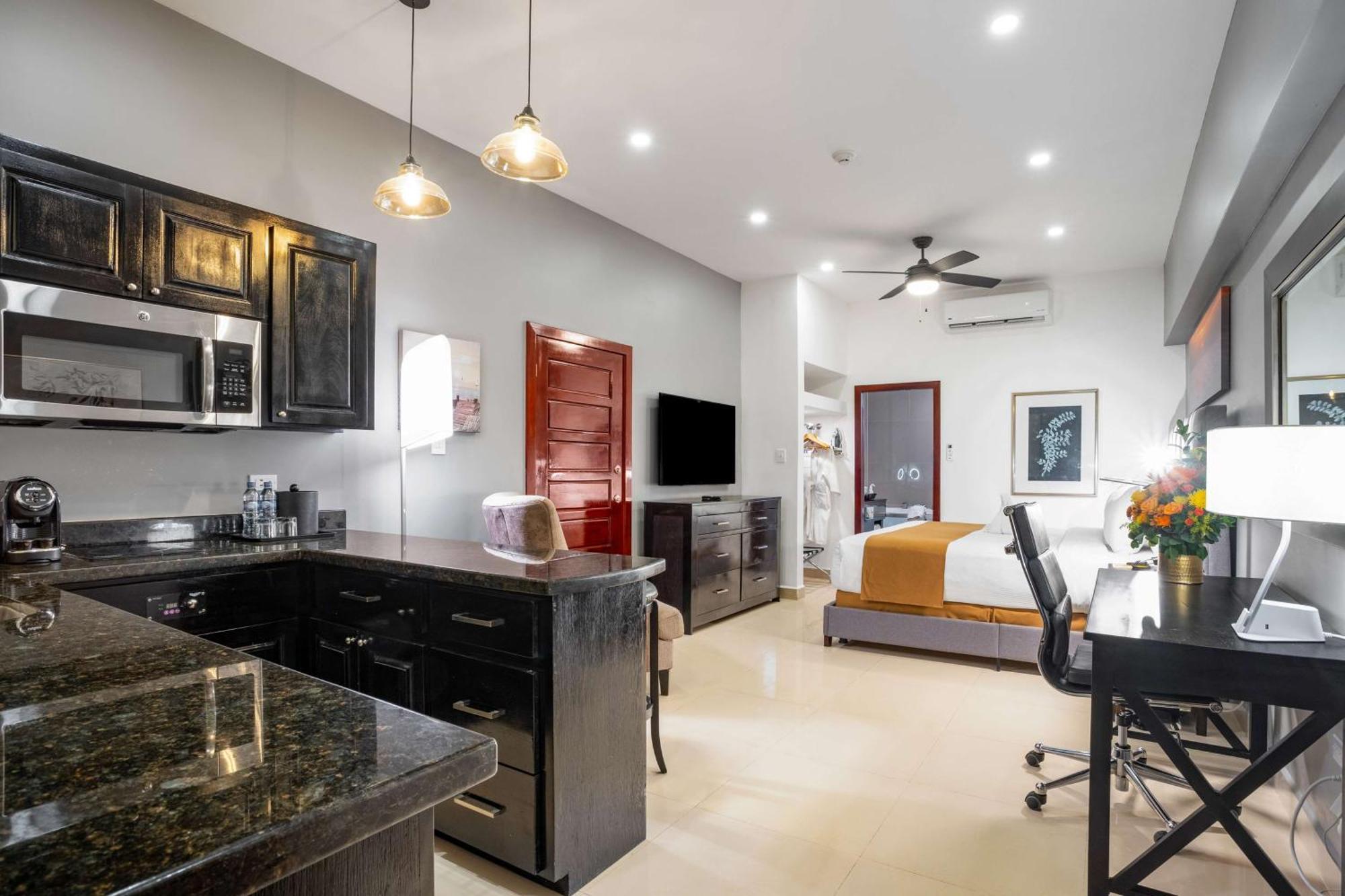Best Western Plus Belize Biltmore Plaza Беліз Екстер'єр фото
