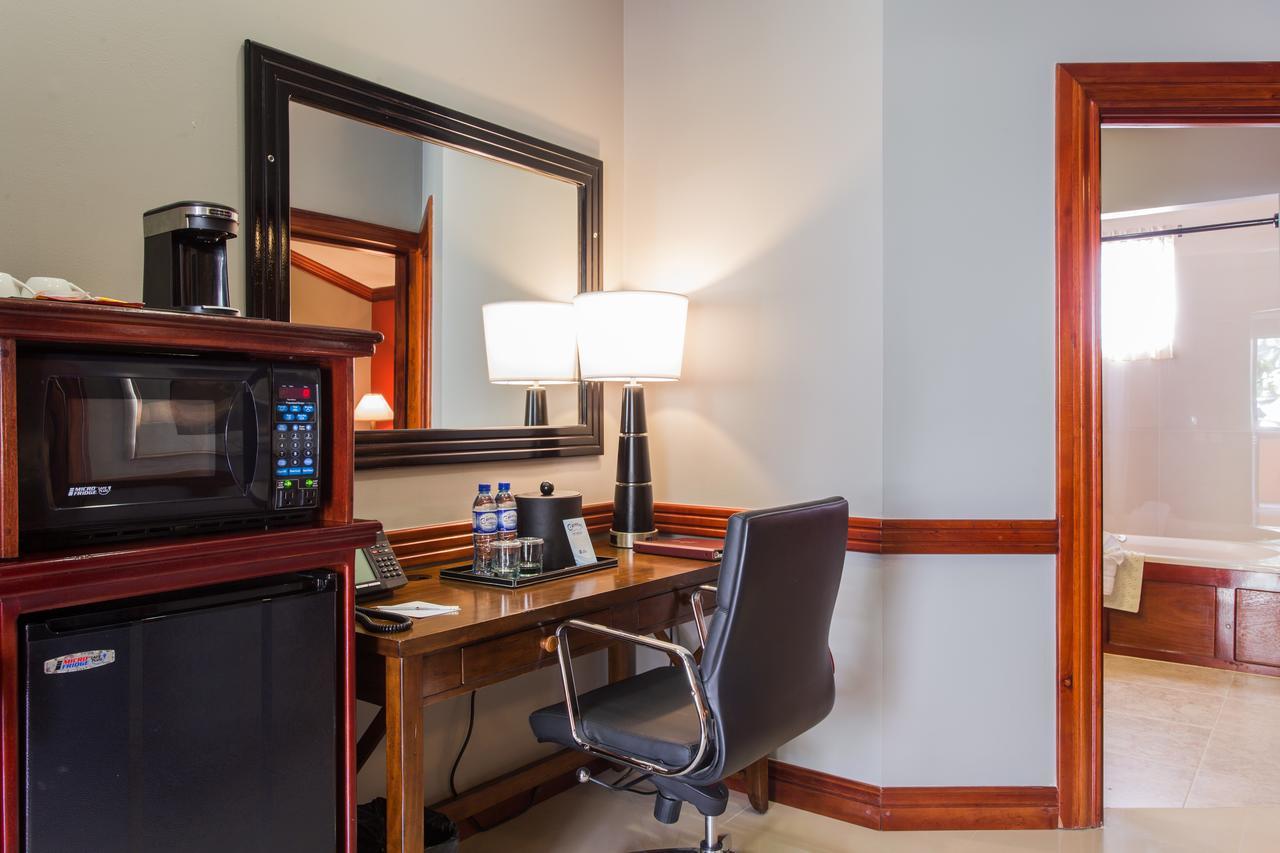 Best Western Plus Belize Biltmore Plaza Беліз Екстер'єр фото